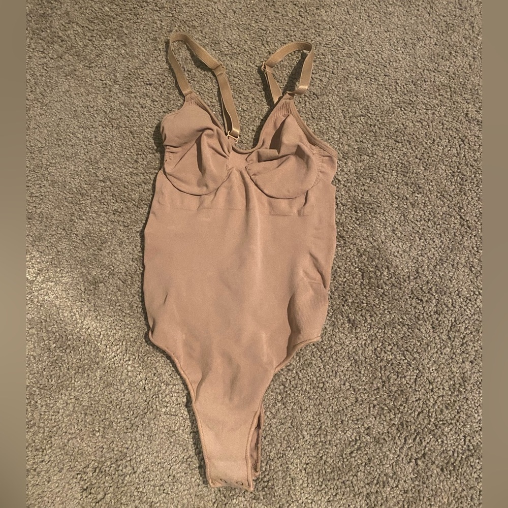 SKIMS Thong Bodysuit S/M NWOT
